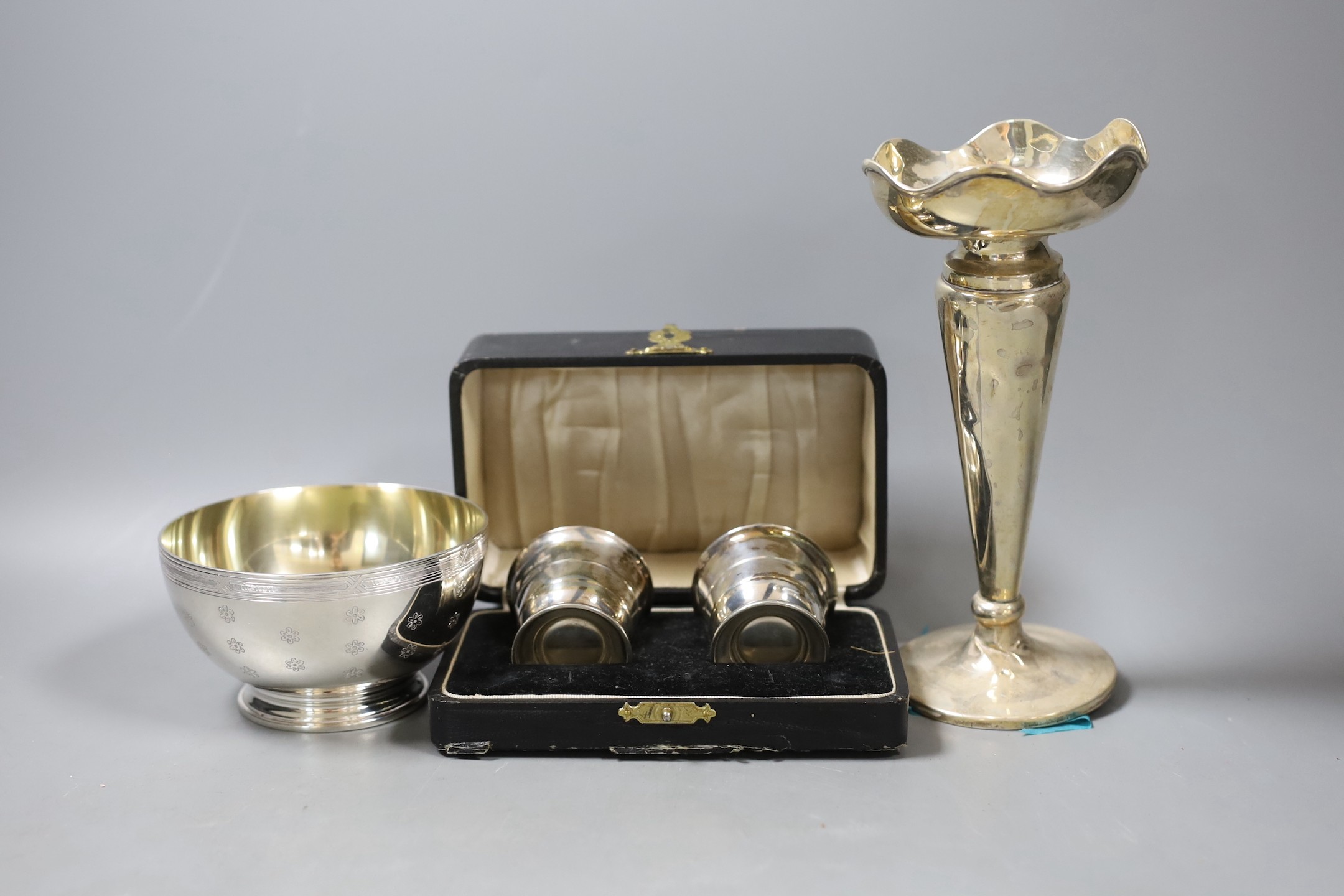 A modern silver sugar bowl, 11.2cm, 6oz a case pair of silver salts and a silver mounted trumpet vase.